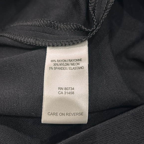 Woman’s BCBG MAXAZRIA Skirt - Size Medium with Front Pockets - Picture 5 of 5